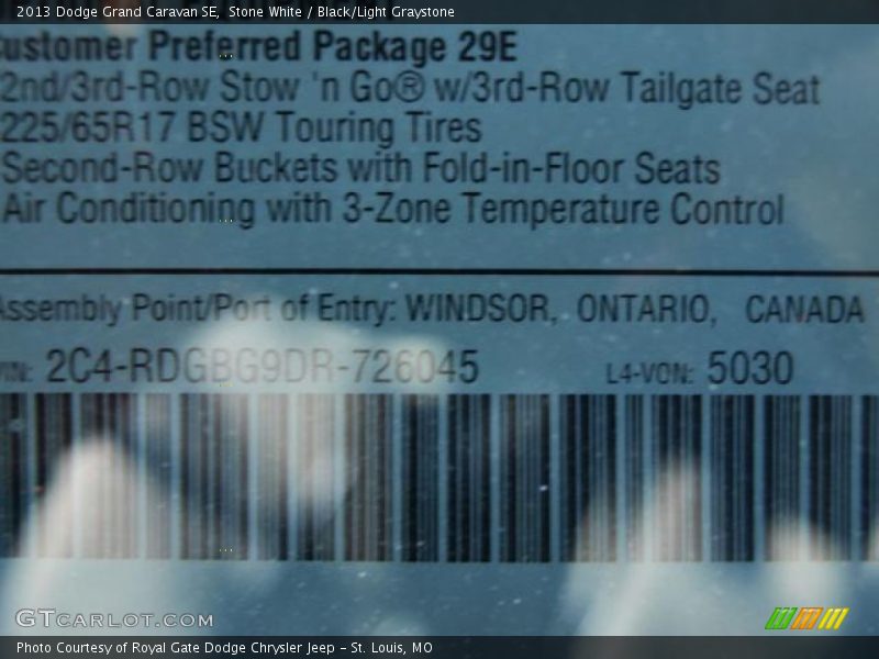 Stone White / Black/Light Graystone 2013 Dodge Grand Caravan SE