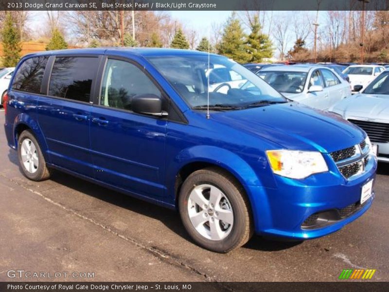 Blue Streak Pearl / Black/Light Graystone 2013 Dodge Grand Caravan SE