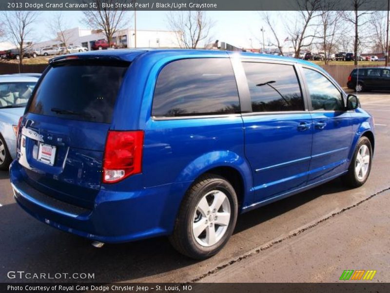 Blue Streak Pearl / Black/Light Graystone 2013 Dodge Grand Caravan SE