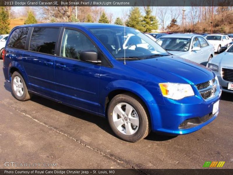 Blue Streak Pearl / Black/Light Graystone 2013 Dodge Grand Caravan SE
