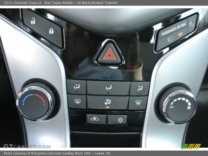 Blue Topaz Metallic / Jet Black/Medium Titanium 2013 Chevrolet Cruze LS