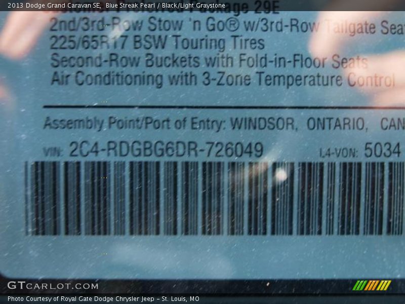 Blue Streak Pearl / Black/Light Graystone 2013 Dodge Grand Caravan SE