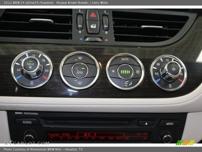 Controls of 2011 Z4 sDrive35i Roadster