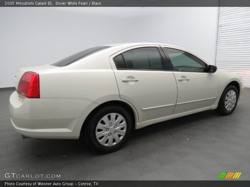 Dover White Pearl / Black 2005 Mitsubishi Galant ES