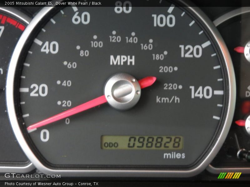 Dover White Pearl / Black 2005 Mitsubishi Galant ES