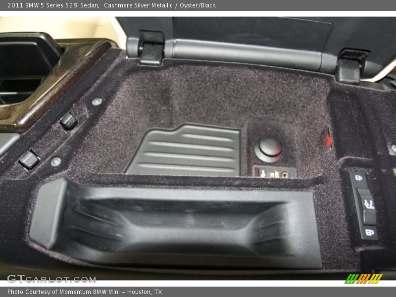 Cashmere Silver Metallic / Oyster/Black 2011 BMW 5 Series 528i Sedan
