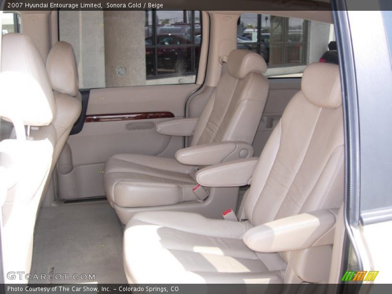 Sonora Gold / Beige 2007 Hyundai Entourage Limited