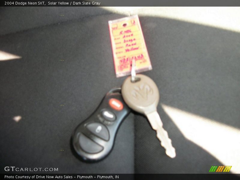 Solar Yellow / Dark Slate Gray 2004 Dodge Neon SXT