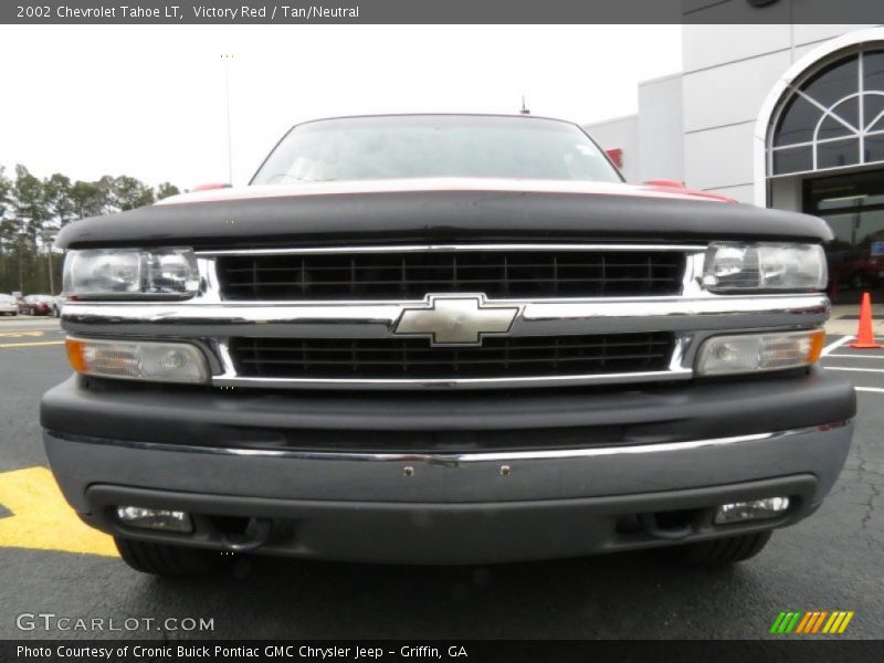 Victory Red / Tan/Neutral 2002 Chevrolet Tahoe LT