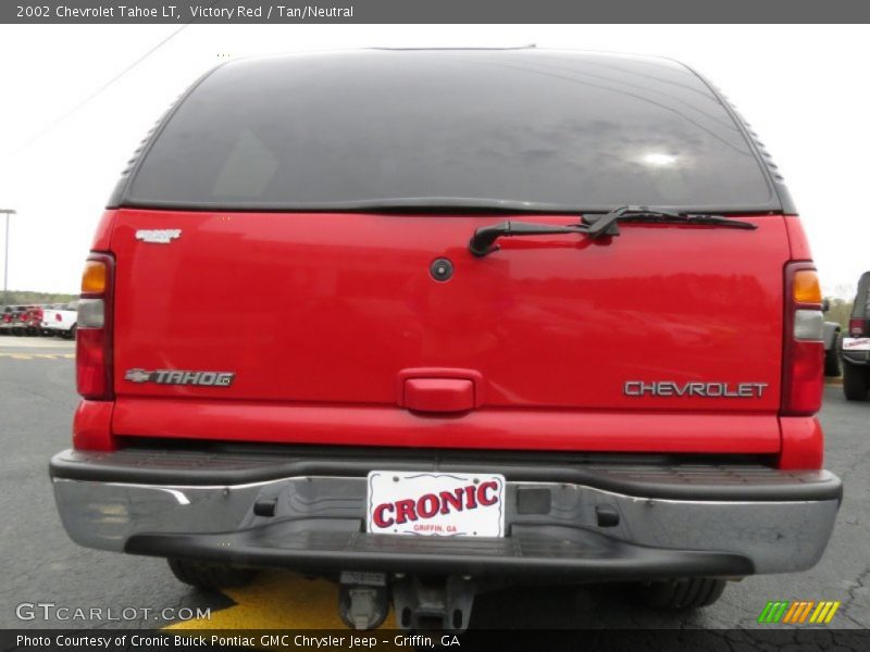 Victory Red / Tan/Neutral 2002 Chevrolet Tahoe LT
