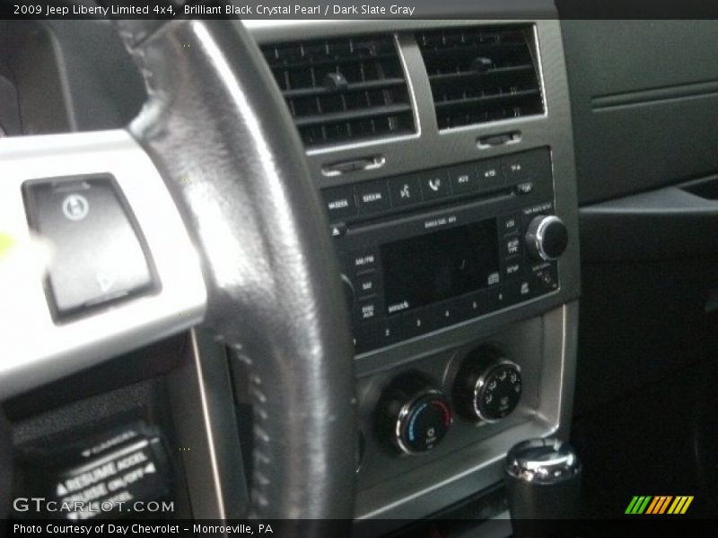 Brilliant Black Crystal Pearl / Dark Slate Gray 2009 Jeep Liberty Limited 4x4