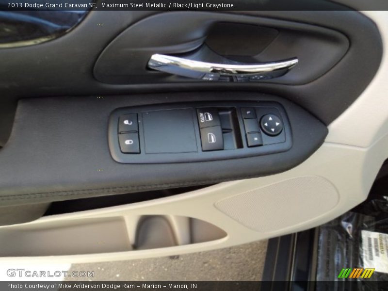 Maximum Steel Metallic / Black/Light Graystone 2013 Dodge Grand Caravan SE