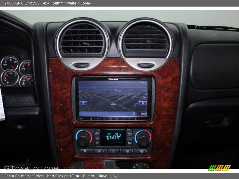 Summit White / Ebony 2005 GMC Envoy SLT 4x4