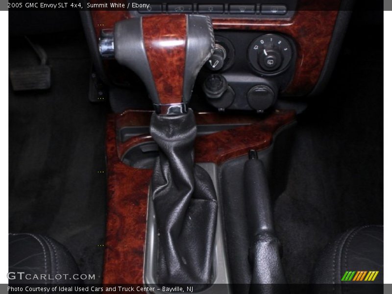 Summit White / Ebony 2005 GMC Envoy SLT 4x4