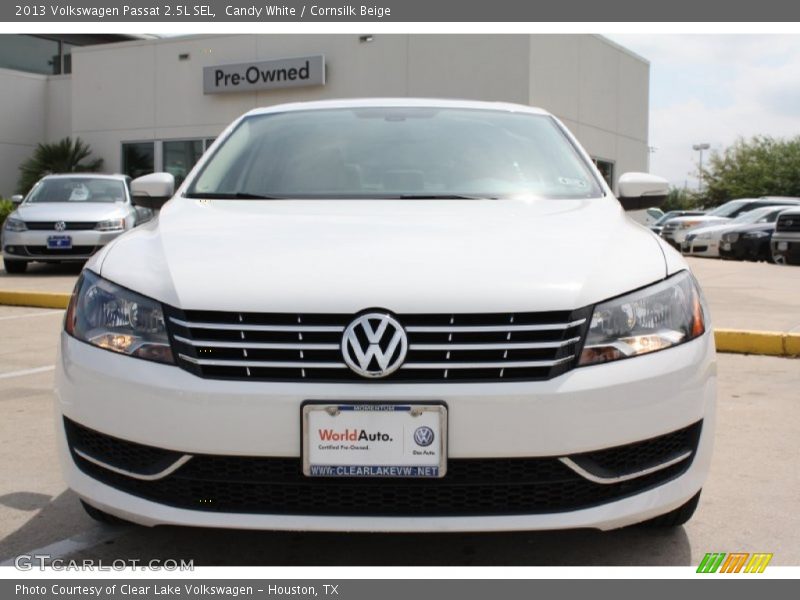 Candy White / Cornsilk Beige 2013 Volkswagen Passat 2.5L SEL