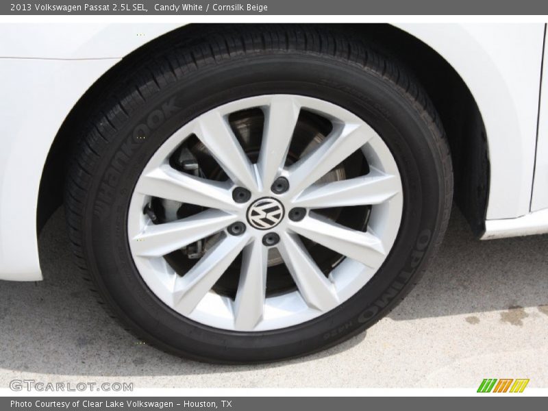 Candy White / Cornsilk Beige 2013 Volkswagen Passat 2.5L SEL