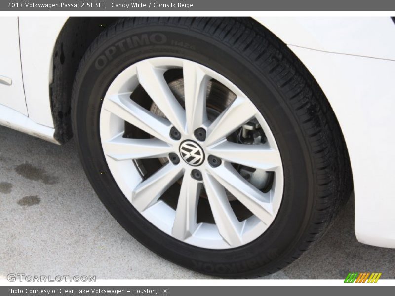 Candy White / Cornsilk Beige 2013 Volkswagen Passat 2.5L SEL