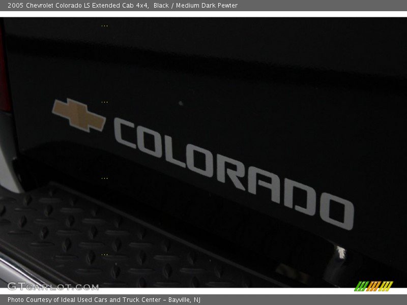 Black / Medium Dark Pewter 2005 Chevrolet Colorado LS Extended Cab 4x4
