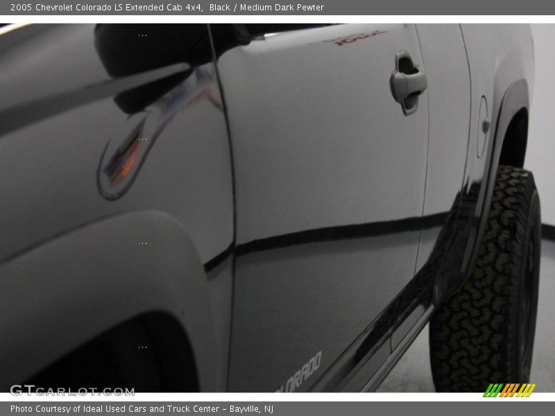 Black / Medium Dark Pewter 2005 Chevrolet Colorado LS Extended Cab 4x4