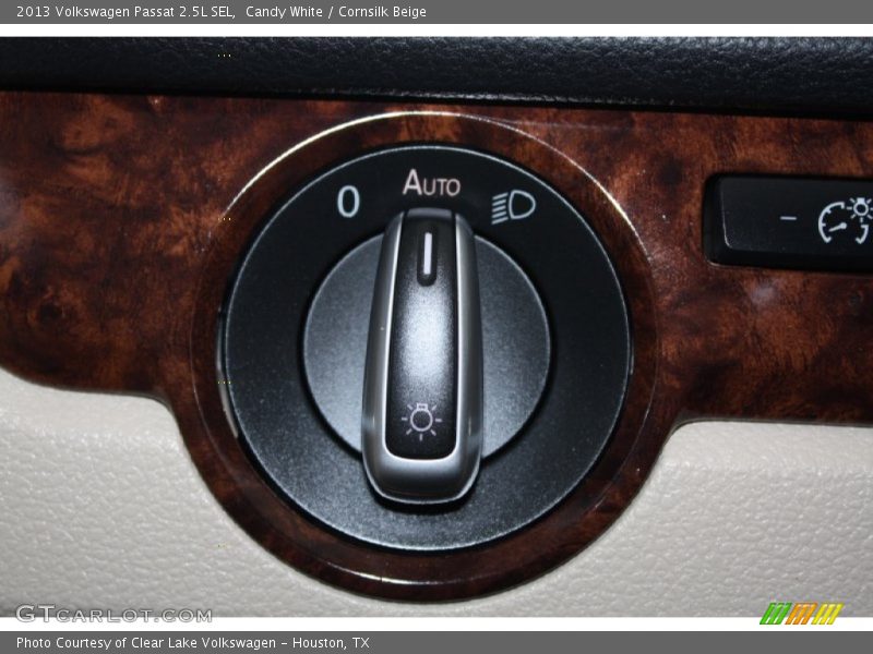 Candy White / Cornsilk Beige 2013 Volkswagen Passat 2.5L SEL