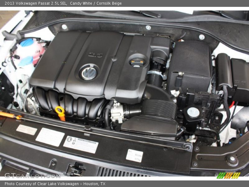 Candy White / Cornsilk Beige 2013 Volkswagen Passat 2.5L SEL