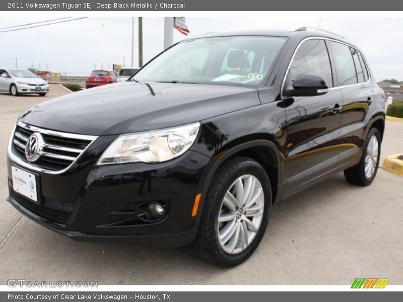 Deep Black Metallic / Charcoal 2011 Volkswagen Tiguan SE