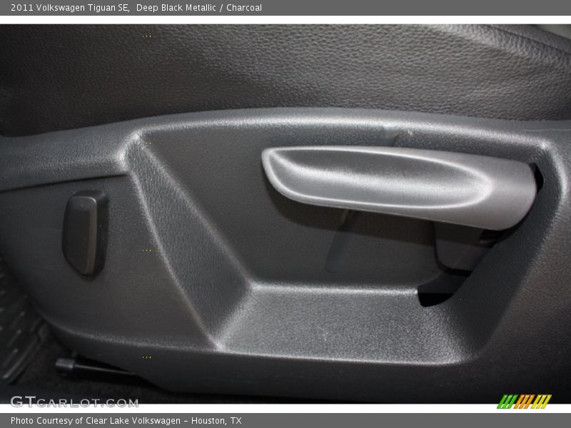 Deep Black Metallic / Charcoal 2011 Volkswagen Tiguan SE