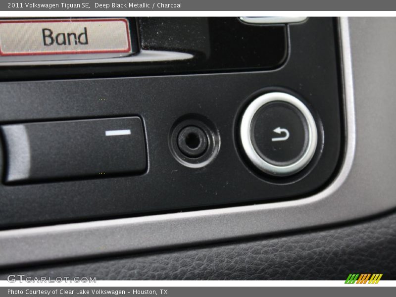 Deep Black Metallic / Charcoal 2011 Volkswagen Tiguan SE