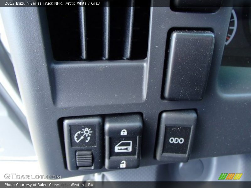 Controls of 2013 N Series Truck NPR