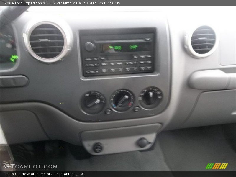 Silver Birch Metallic / Medium Flint Gray 2004 Ford Expedition XLT