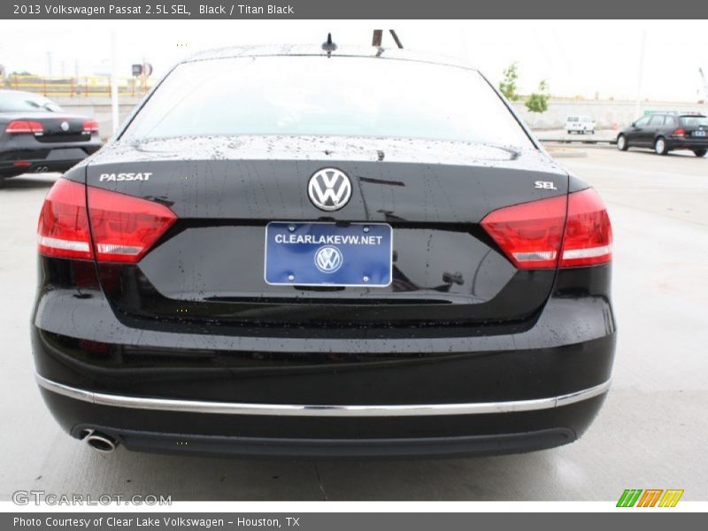 Black / Titan Black 2013 Volkswagen Passat 2.5L SEL
