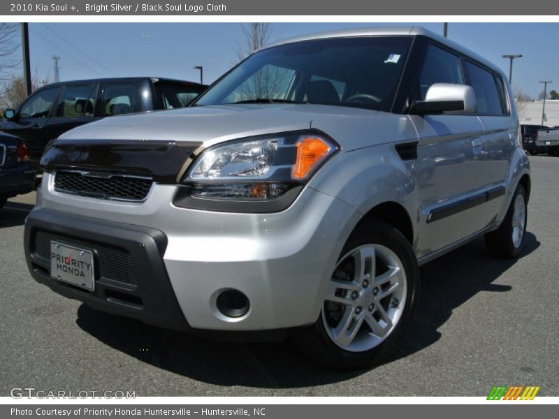 Bright Silver / Black Soul Logo Cloth 2010 Kia Soul +