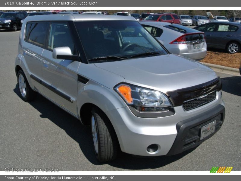 Bright Silver / Black Soul Logo Cloth 2010 Kia Soul +