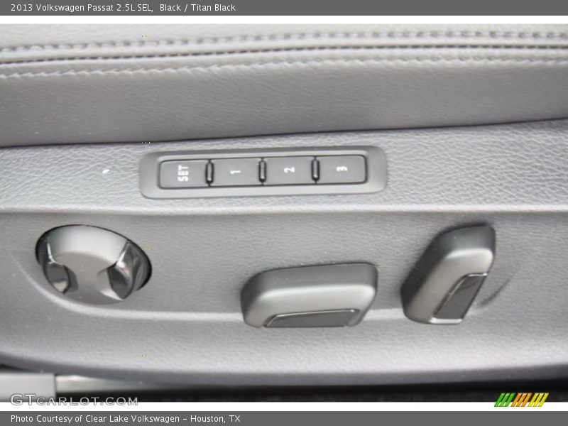 Black / Titan Black 2013 Volkswagen Passat 2.5L SEL