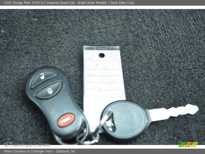 Bright Silver Metallic / Dark Slate Gray 2005 Dodge Ram 1500 SLT Daytona Quad Cab