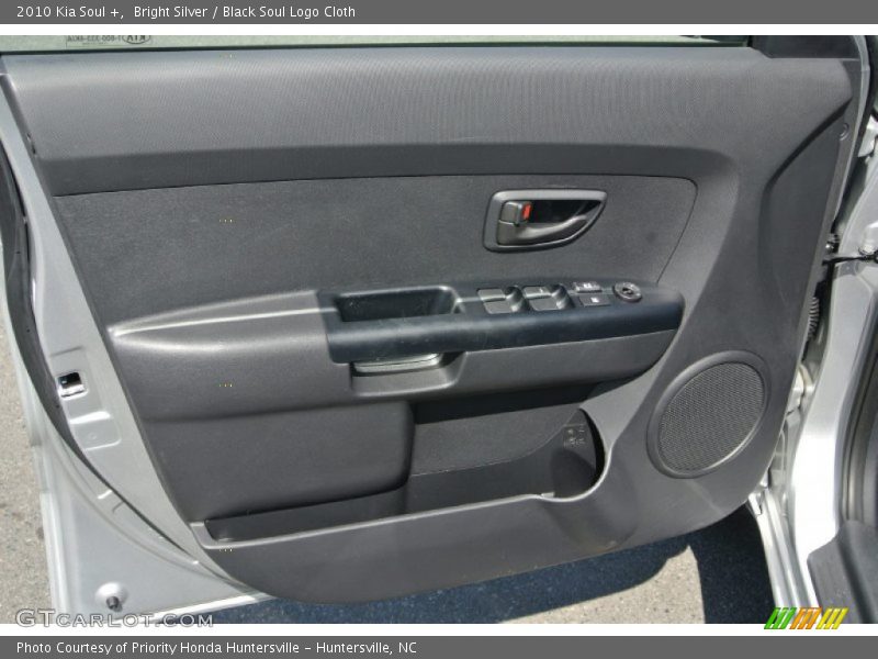 Bright Silver / Black Soul Logo Cloth 2010 Kia Soul +