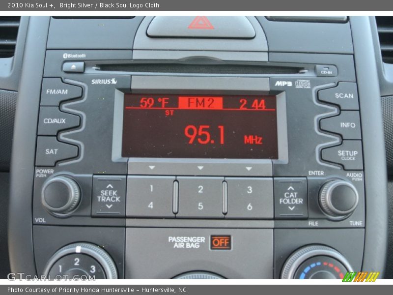 Bright Silver / Black Soul Logo Cloth 2010 Kia Soul +