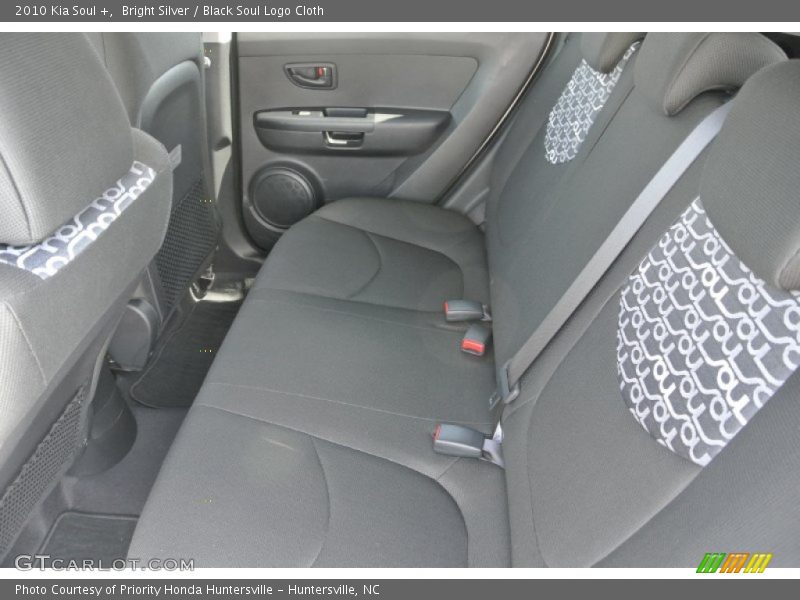 Bright Silver / Black Soul Logo Cloth 2010 Kia Soul +