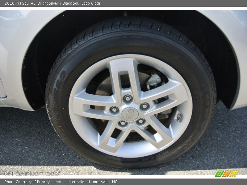 Bright Silver / Black Soul Logo Cloth 2010 Kia Soul +