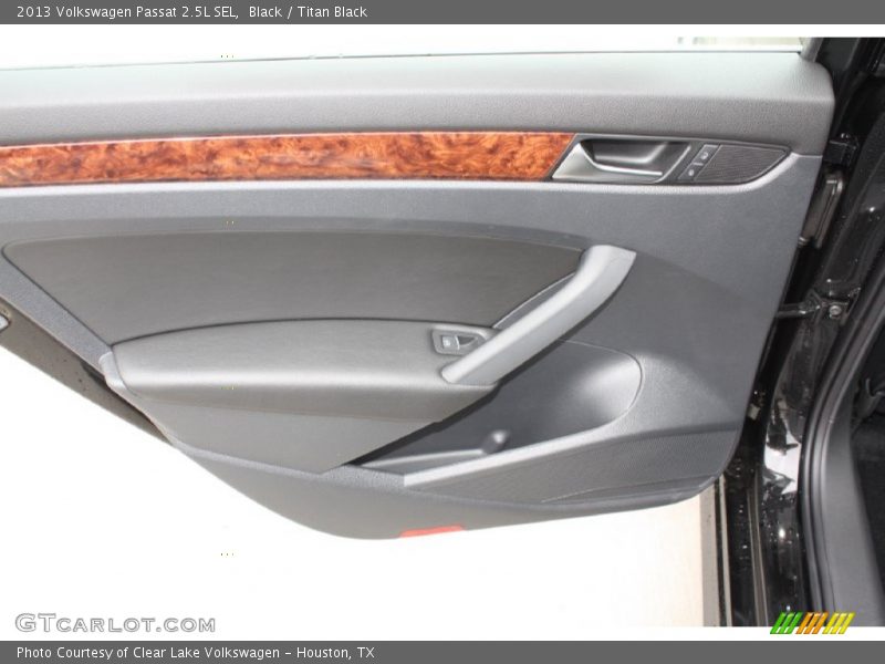 Black / Titan Black 2013 Volkswagen Passat 2.5L SEL