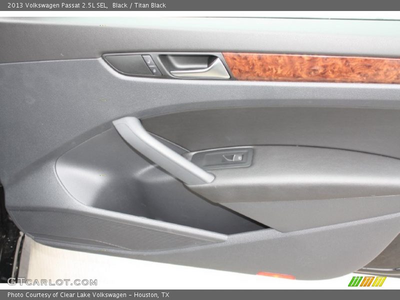 Black / Titan Black 2013 Volkswagen Passat 2.5L SEL
