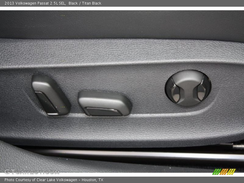 Black / Titan Black 2013 Volkswagen Passat 2.5L SEL