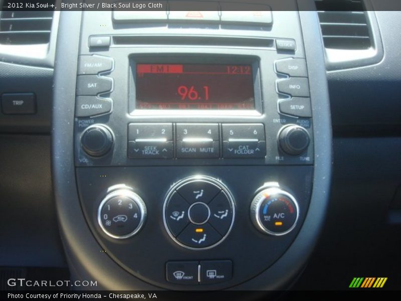 Bright Silver / Black Soul Logo Cloth 2012 Kia Soul +