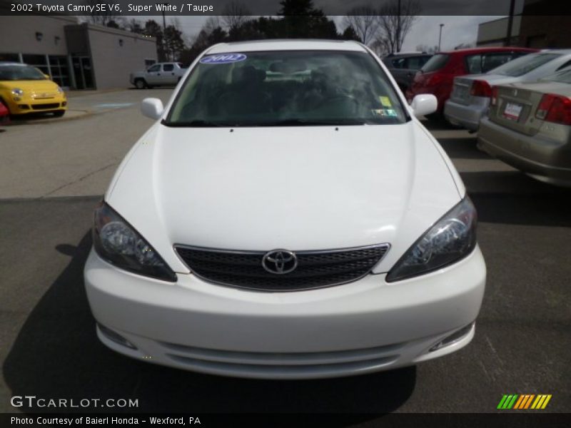 Super White / Taupe 2002 Toyota Camry SE V6