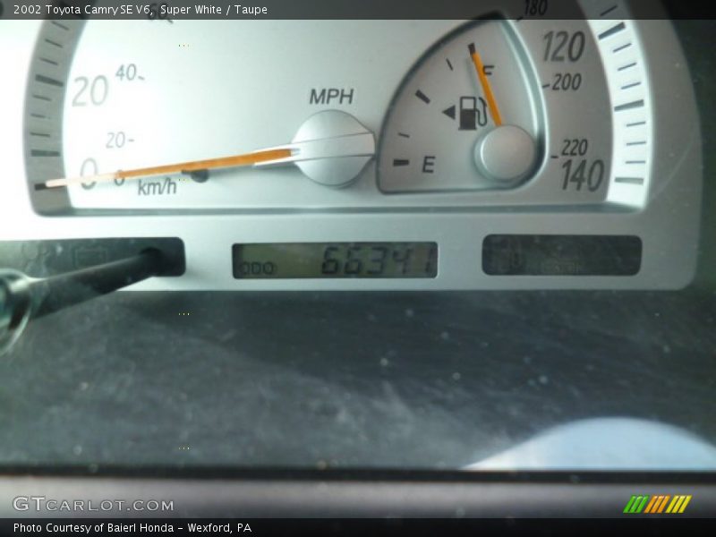 Super White / Taupe 2002 Toyota Camry SE V6