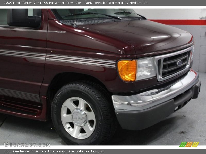 Dark Toreador Red Metallic / Medium Flint 2005 Ford E Series Van E150 Passenger Conversion