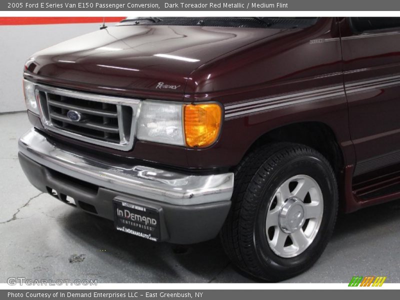 Dark Toreador Red Metallic / Medium Flint 2005 Ford E Series Van E150 Passenger Conversion