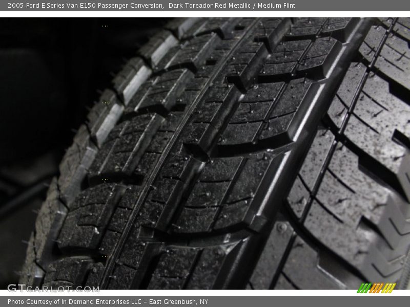 Dark Toreador Red Metallic / Medium Flint 2005 Ford E Series Van E150 Passenger Conversion