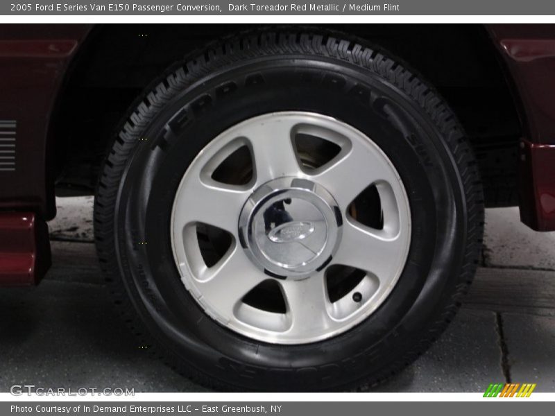 Dark Toreador Red Metallic / Medium Flint 2005 Ford E Series Van E150 Passenger Conversion