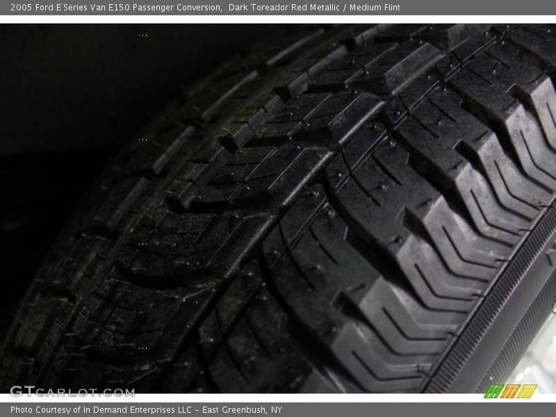 Dark Toreador Red Metallic / Medium Flint 2005 Ford E Series Van E150 Passenger Conversion
